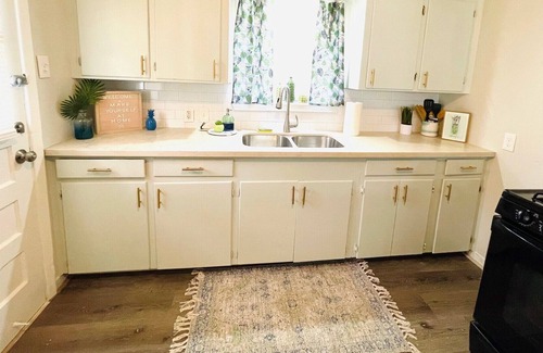 Northside Cottage | Stylish Cottage 304 - Free Parking - Self Check-in