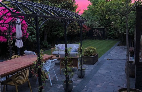 Bishopdale Cottage | Stylish cottage close 2 Airport