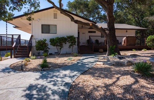 Templeton House | Stylish Cottage on 24 acres w/Endless Vineyard Views and Heart Hill on 46 West