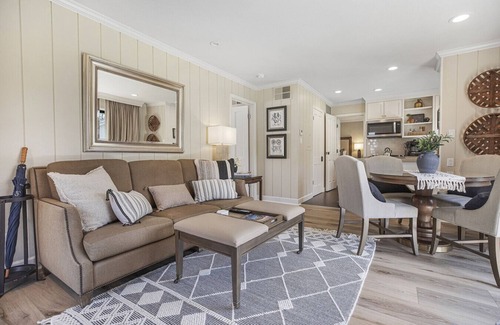 Napa Condo | Stylish Cottage w/Kitchen + Pool Access