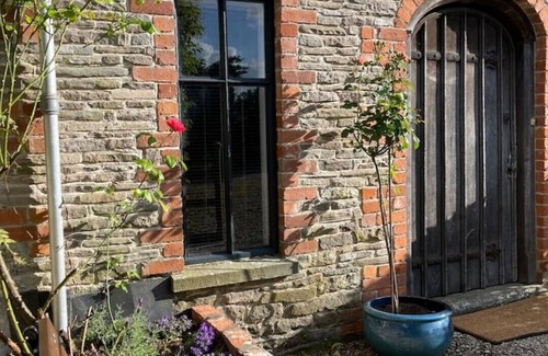 Winforton Cottage | Stylish Cottage with Secure Parking near Hay on Wye