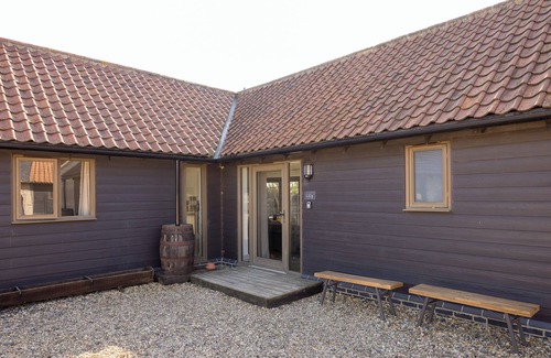 Croydon Cottage | Stylish cottages, countryside views, wood burning hot tubs, 20 mins to Cambridge