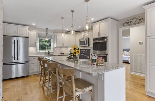 Franklin House | Stylish Country Cottage of Franklin - Large Families - 5 min to Downtown