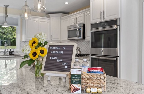 Franklin House | Stylish Country Cottage of Franklin - Large Families - 5 min to Downtown
