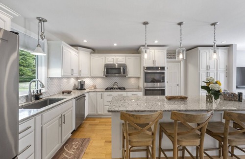 Franklin House | Stylish Country Cottage of Franklin - Large Families - 5 min to Downtown
