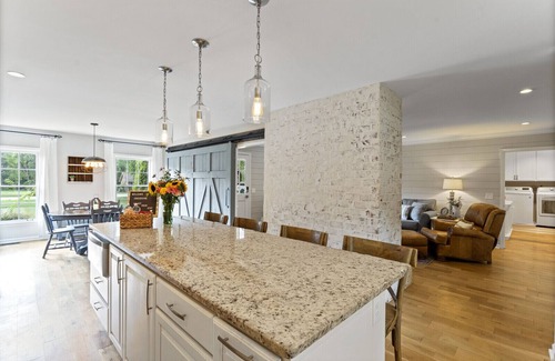 Franklin House | Stylish Country Cottage of Franklin - Large Families - 5 min to Downtown