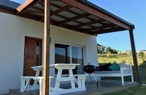 Knysna Cottage | Stylish Country Cottage with solar panels in Knysna