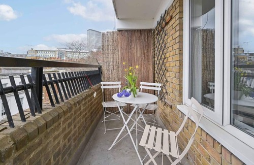 Covent Garden Apartment | Stylish Covent Garden duplex in beautiful centrally located neighbourhood