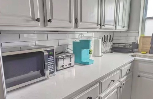 Potomac West House | Stylish & Cozy #1 8 mins to DCA & Washington DC