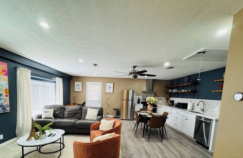 Missouri City House | Stylish Cozy 2-bedroom Duplex in enjoyable Stafford with WiFi, AC, Smart TVs