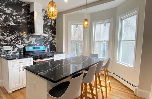 Hyde Square Apartment | Stylish & Cozy Boston Retreat Near Train Station, Parks & Cafés