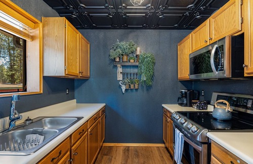 Munds Park Cabin | Stylish & Cozy Cabin Retreat in Munds Park!