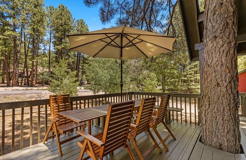 Munds Park Cabin | Stylish & Cozy Cabin Retreat in Munds Park!