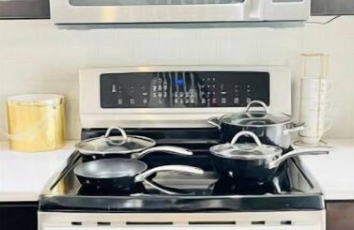 Avondale House | Stylish, Cozy, Condo near Cincinnati Zoo!