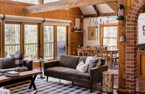 Wardsboro Cabin | Stylish, cozy log cabin between Mt. Snow & Stratton