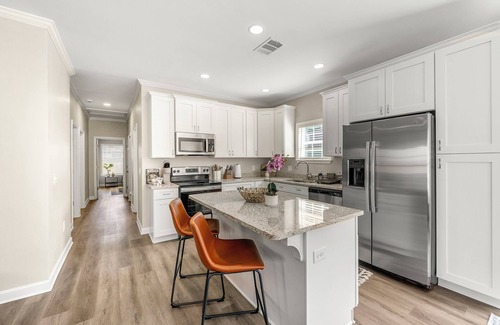 Jefferson Park House | Stylish & Cozy New Bungalow - 10min to Midtown!