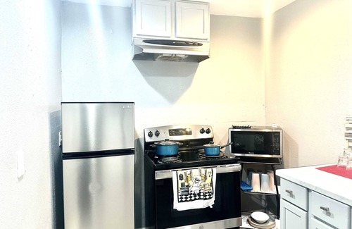 Shreveport Condo | Stylish & Cozy upstairs Apt-B