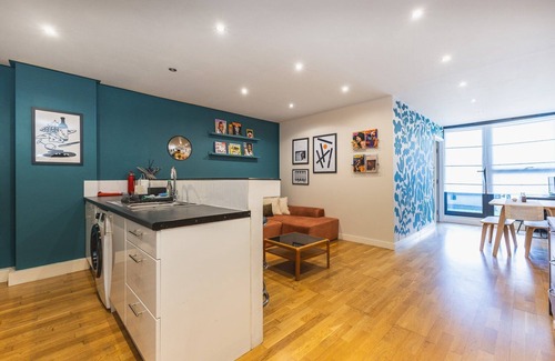 Deptford Apartment | Stylish Deptford Flat with Private Terrace