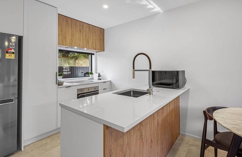 Saint Albans Apartment | Stylish Devonport 2 Bedroom