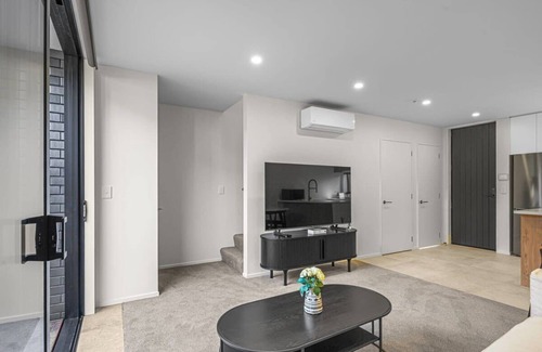 Saint Albans Apartment | Stylish Devonport 2 Bedroom