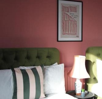 Bordesley Apartment | Stylish Digbeth Apartment, Sleeps 12 Opposite Birmingham Coach Station, perfect for large groups contractors