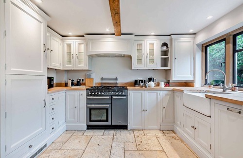 Winchcombe Cottage | Stylish dog friendly cottage in the Cotswolds - Fleur de Lys