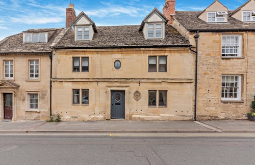 Winchcombe Cottage | Stylish dog friendly cottage in the Cotswolds - Fleur de Lys
