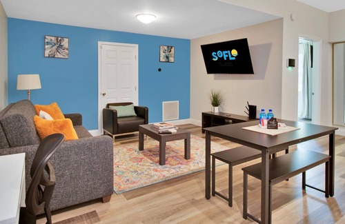 Poiciana Park II Cabin | Stylish Downtown Oasis Close to Beach, Airport by RedAwning