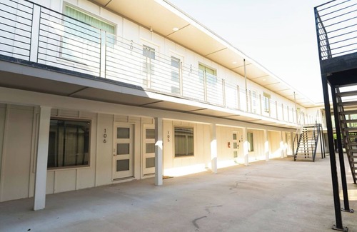 Old East Dallas Apartment | Stylish Downtown Apt - Workspace + Games + Parking