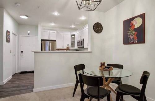 Belltown Condo | Stylish Downtown Condo w/Parking, Gym, and Pool.
