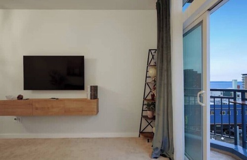 Belltown Condo | Stylish Downtown Condo w/Parking, Gym, and Pool.