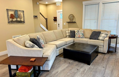Bryson City House | Stylish Downtown Gem Hot Tub Custom Bunkroom Walk Everywhere, Relax, Enjoy