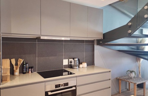Bo'Kaap Apartment | Stylish Duplex with Mountain and City Views