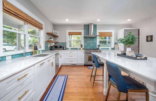 Durham House | Stylish Durham Retreat - Walkable, Sleeps 6