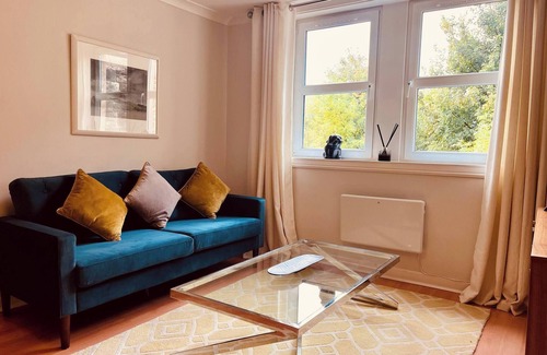 Old Town Apartment | Stylish Edinburgh Apartment Beside Edinburgh Castle