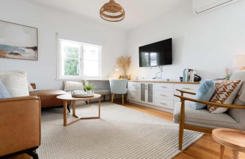 Bridport House | Stylish Escape with Sea Breezes & Comfort