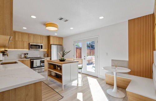 East San Jose House | Stylish Euro Chic Retreat in San Jose! Sun-filled kitchen/patio, luxury living