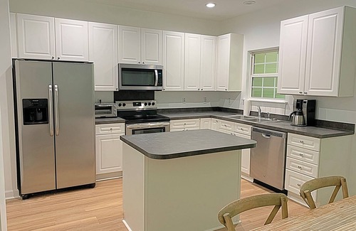 Mount Pleasant House | Stylish Executive Retreat 3 bedroom 2.5 bath