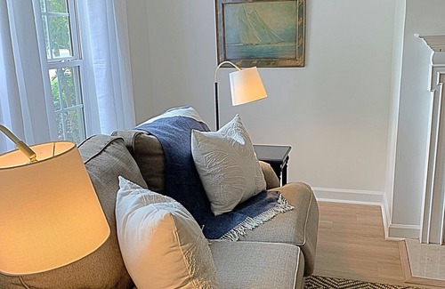 Mount Pleasant House | Stylish Executive Retreat 3 bedroom 2.5 bath