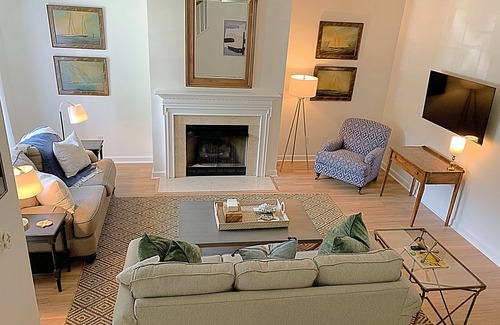 Mount Pleasant House | Stylish Executive Retreat 3 bedroom 2.5 bath
