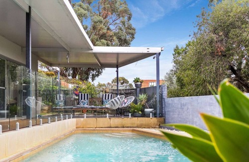 City Beach House | Stylish family and pet friendly 4 BR home with pool close to beach