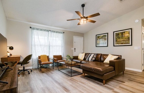 Hinesville House | Stylish Family Friendly Bungalow, Tvs, Royal Beds