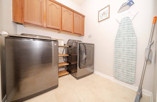 Red Oak House | Stylish Family Getaway | Room for Everyone