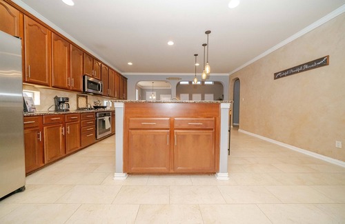 Red Oak House | Stylish Family Getaway | Room for Everyone