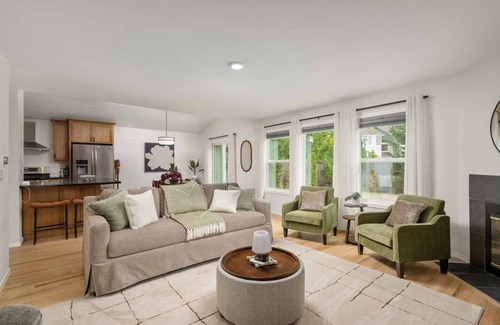 Oak Creek House | Stylish Family Retreat w/Patio, & Game Console in Heart of Lake Oswego’s Westlake Neighborhood