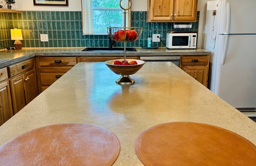 Linwood Other | STYLISH FARMHOUSE AC + LAWNCAREn7 MIN TO BAY CITYnCONVENIENT TO MAJOR SHOPPING