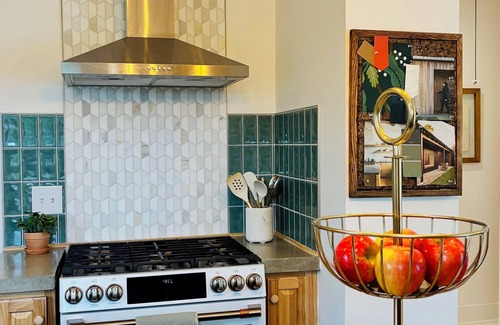 Linwood Other | STYLISH FARMHOUSE AC + LAWNCAREn7 MIN TO BAY CITYnCONVENIENT TO MAJOR SHOPPING