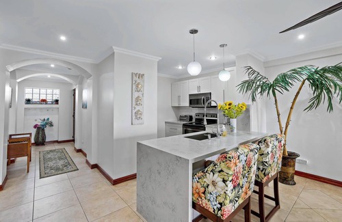 Playa Flamingo Apartment | Stylish Flamingo Condo with Ocean Views, Renovated Kitchen & Walkable Beach Acce