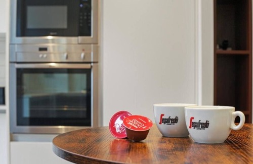 St. Pancras and Somers Town Apartment | Stylish Flat | 5 min Walk Euston & Camden Sleeps 6