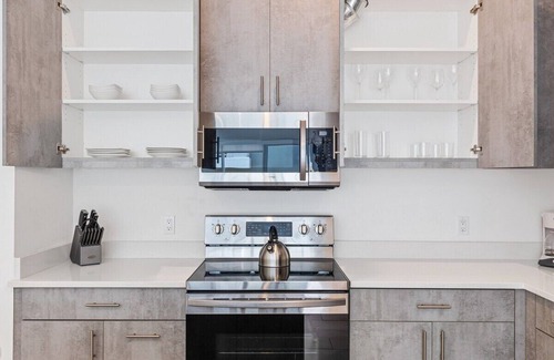 Cedars Apartment | Stylish Flat in the City - One BR with Loft!